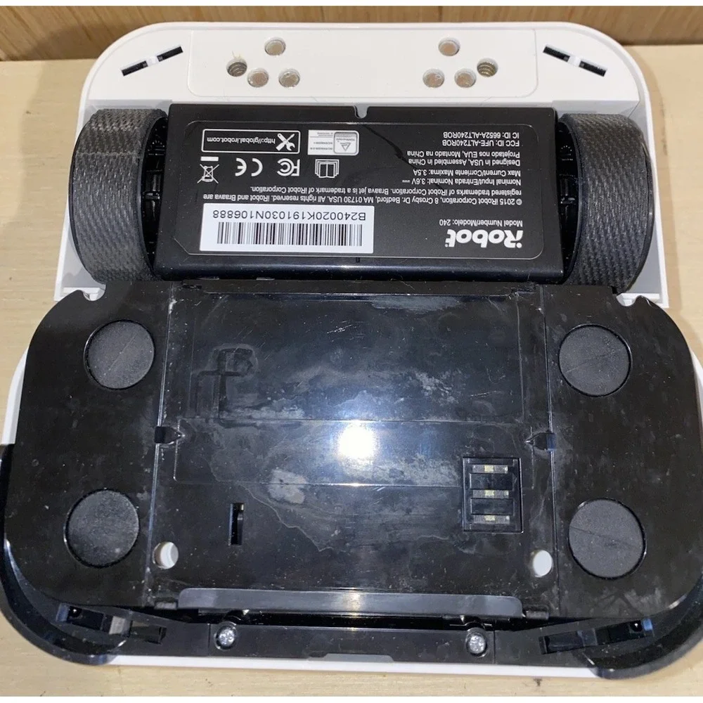 iRobot Braava jet 240 App Controlled Robot Mop - White **untested As-is**